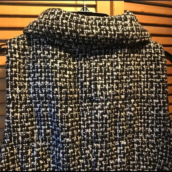 White House Black Market Black & White Boucle Vest - Picture 12 of 12